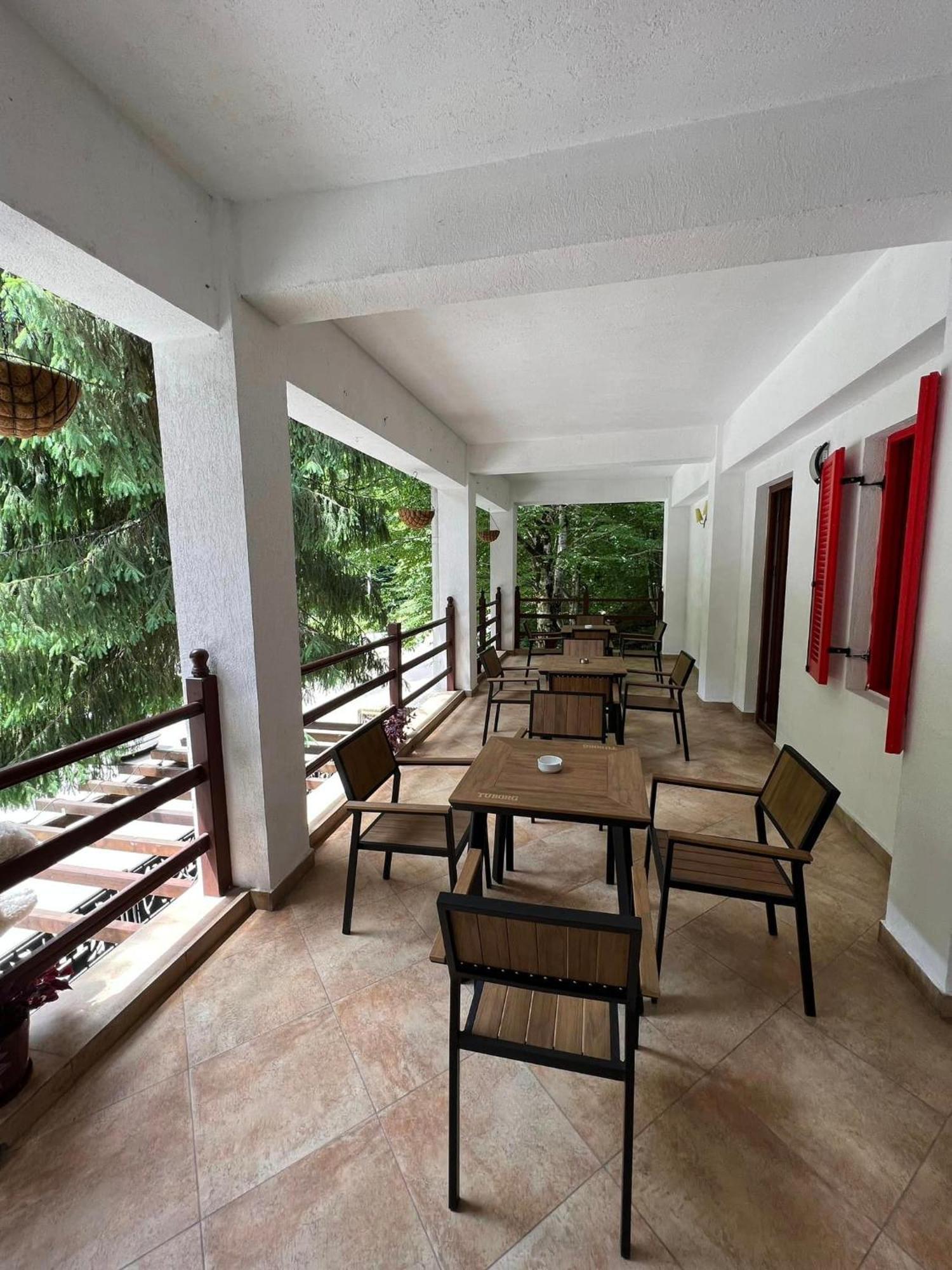 Hotel Galma Moroeni Εξωτερικό φωτογραφία